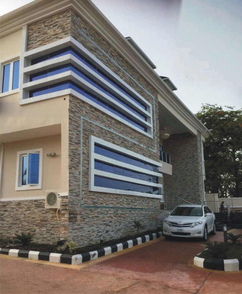 CHUVIE-2.jpg Stone Brick Exterior Panel - Image 1